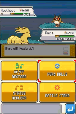 A battle against a wild level 66 Hoothoot, sent against the player's level 70 golden fox Pokémon nicknamed Roxie, with the bag menu open below